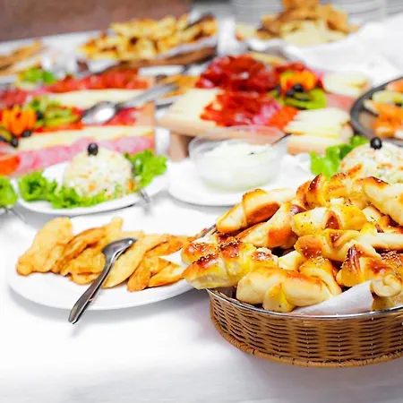 酒店 Kraljica Pravi 3*