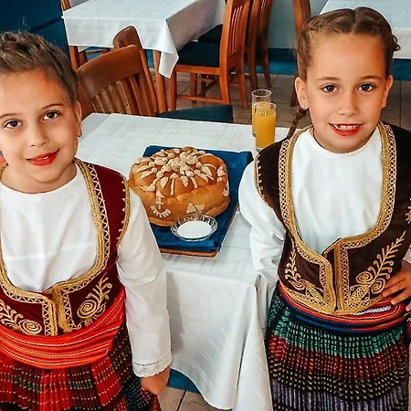 Kraljica Pravi 鲁德尼克