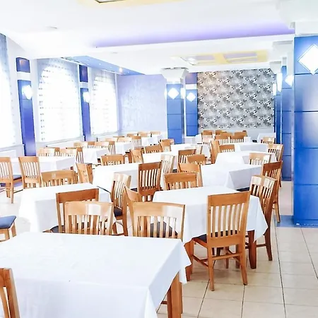 Kraljica Pravi 酒店 3*